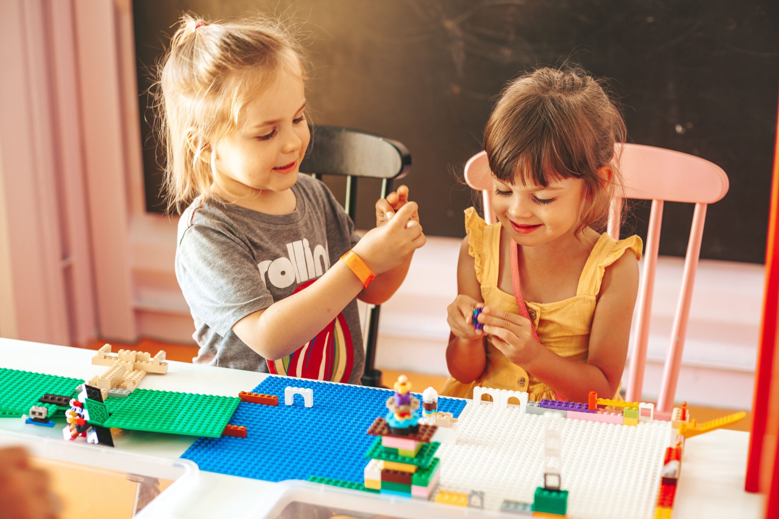 La historia de Lego, los bloques de colores que apasionan a niños de todo el mundo